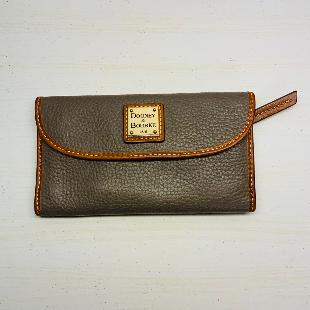Dooney & Bourke Pebble Grain Leather Continental Clutch Wallet